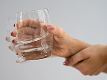 Невролог рассказал, какие опасные болезни скрываются за дрожью в руках