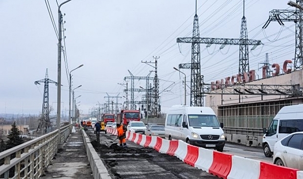 Андрей Бочаров держит на контроле реконструкцию моста через ГЭС
