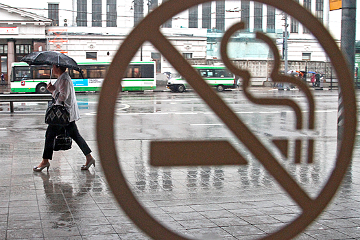 В России хотят ужесточить наказание за курение и распитие алкоголя в подъездах