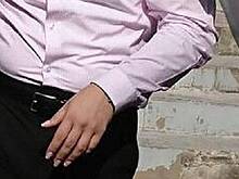 Педагог с маникюром и тональником избавился от длинных ногтей