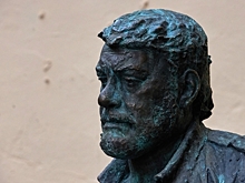 В Петербурге открыли памятник Сергею Довлатову