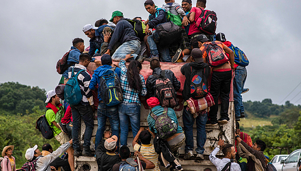 50 процентов мигрантов, добравшихся до Мехико, намерены идти до границы США