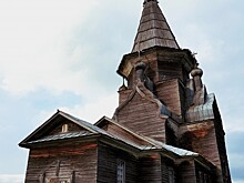 Самая высокая, 45-метровая, деревянная церковь России стоит в Пияле