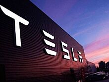 Компания Тесла заявила, что начнет модернизацию своих старых электро автомобилей