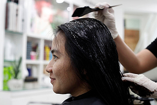 Эксперты раскрыли лайфхаки для окрашивания волос в домашних условиях