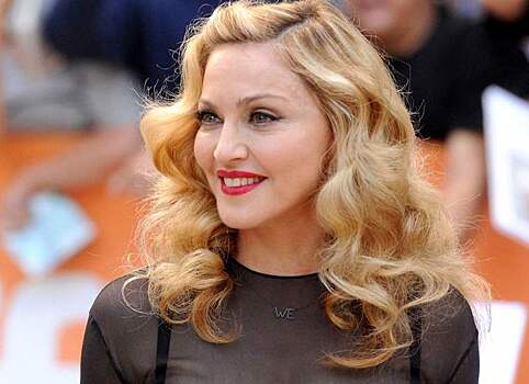 Мадонна к 60-летию снялась для глянца в чулках