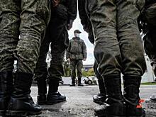 В военкомате Тюмени аншлаг: парни идут в контрактники