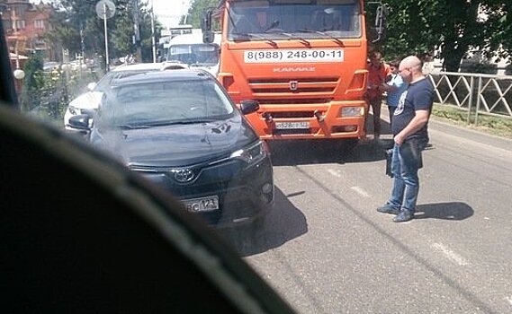 ДТП на улице Дзержинского стало причиной огромной пробки