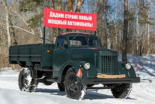 В Миассе восстановили раритетный грузовик УралЗиС-355М