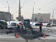 Разбитые трамвайные пути отремонтировали на площади Калинина в Новосибирске