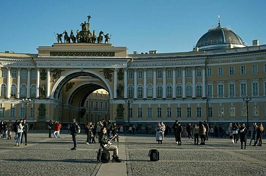 Стакан петербургского туризма наполовину полон