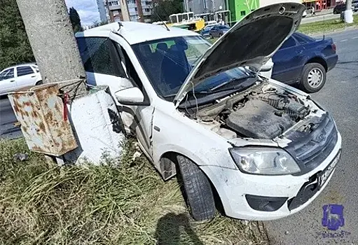 В Тольятти водитель на "Ауди" врезался в "Гранту"