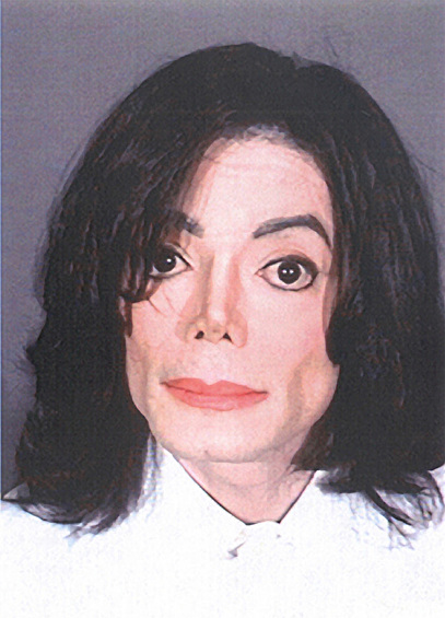 Майкла Джексона обвинили в растлении детей, не достигших 14 лет.