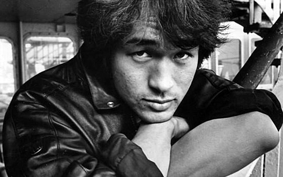 Отмечается 58 лет со дня рождения основателя рок-группы "Кино" Виктора Цоя
