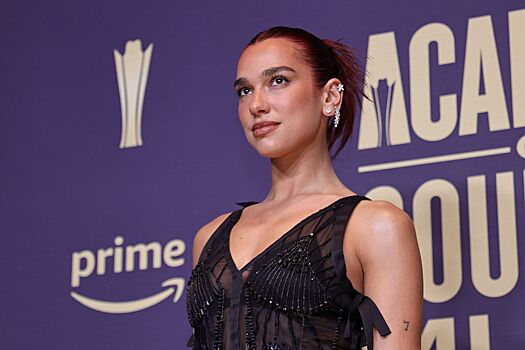 Дуа Липа похвасталась идеальной фигурой в бикини