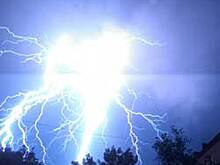 20 ошеломительных снимков ночной грозы в Челябинске из соцсетей