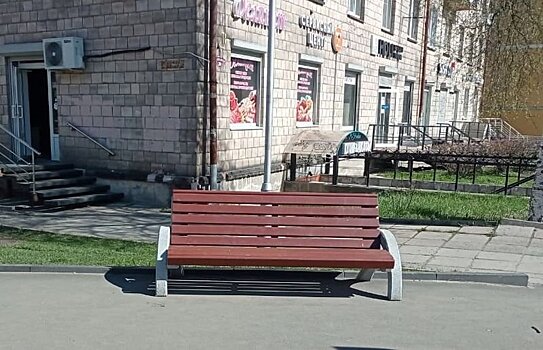 На Студенческий бульвар в Петрозаводске вернули скамейки и урны