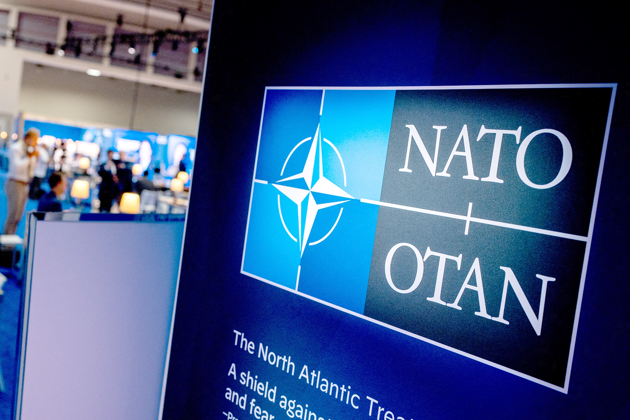 Guardian: НАТО просит секретные встречи с деятелями кино