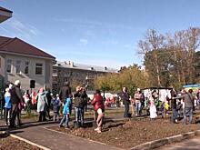 Сказочный лес высадили около детсада «Мечта» в Дубне. Там будут расти безопасные кустарники и плодовые деревья