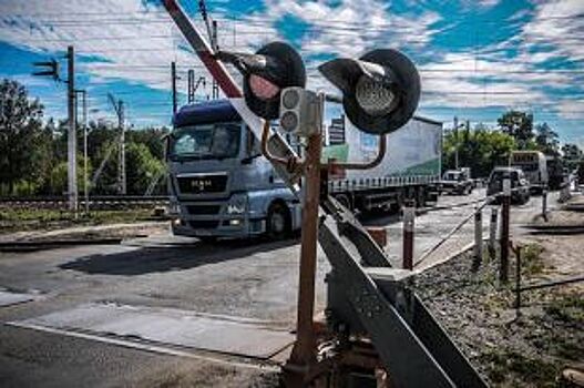 В Омской области до октября закрыли железнодорожный переезд