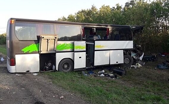 В Краснодар из Ставрополья отправили пассажиров попавшего в ДТП с КАМАЗом автобуса