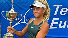 14-летняя экс-россиянка вышла в 1/4 финала турнира среди взрослых
