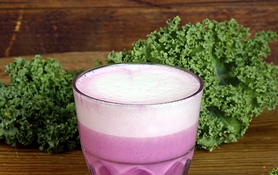Свекла, молоко и минимум калорий: где попробовать «розовый латте»