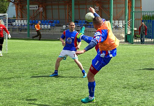 Столичные мчсники сыграли в мини-футбол на арене «Чертаново»