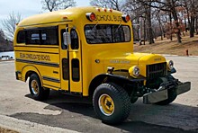 В 73-летний школьный автобус установили Hellcat V8 и пустили с молотка за внушительную сумму