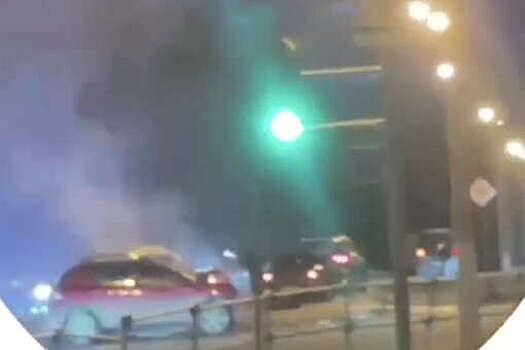 В Новой Москве Renault задымился после лобового ДТП и попал на видео