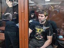 Футболист А.Кокорин на продлении ареста читает книгу «Девушка с татуировкой дракона»