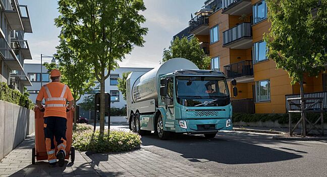 Электрический грузовик Volvo FE заметили на станции быстрой зарядки
