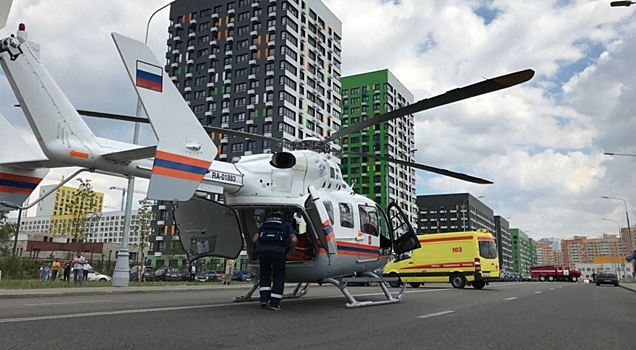 Вертолет МАЦ эвакуировал в больницу упавшего с высоты двухлетнего мальчика на северо-востоке Москвы