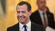Медведев станет Дедом Морозом для девочки из Луганска