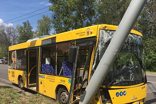 В Ярославле в ДТП с автобусом пострадали девять человек