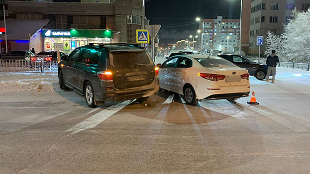Ребёнку потребовалась медпомощь после ДТП в Новом Уренгое. ВИДЕО