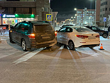 Ребёнку потребовалась медпомощь после ДТП в Новом Уренгое. ВИДЕО