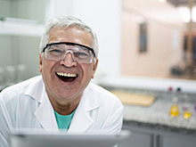 Вакцина из пива и унитаз-лаборатория: что творят учёные