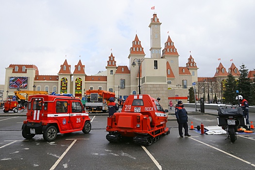 На "Острове мечты" собрали более ста видов городской спецтехники