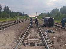В Коми грузовой поезд столкнулся с легковушкой на железнодорожном переезде