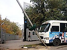 В Ростове маршрутка столкнулась с эвакуатором