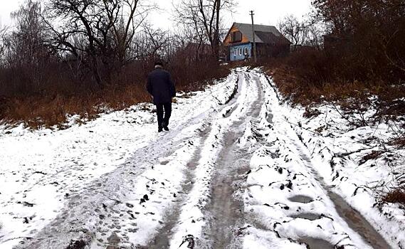 В Курской области жители села Большое Умрихино с 2020 года борются за асфальтированную дорогу