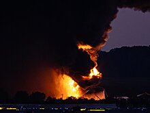 В Сети появились кадры крушения грузового самолета в США