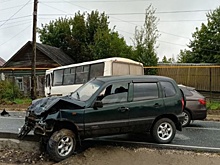 В Чувашии пьяный водитель "Нивы" врезался в автобус