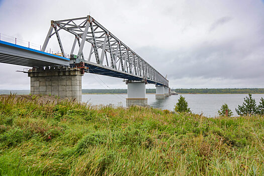 Губернатор Александр Усс оценил ход строительства Высокогорского моста