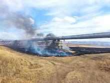 Сухая растительность горела в 7 километрах от села Базаново