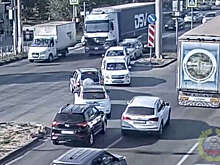 В Волгограде грузовик врезался в семь автомобилей