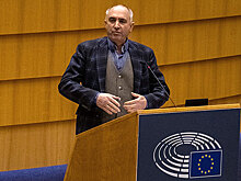 Евродепутат потребовал от Германии «кусать русского медведя»