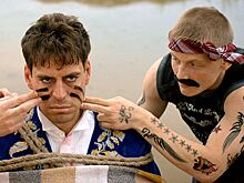 Дюжев в цепях