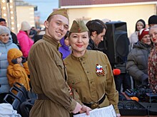 Люди в военной форме отправятся провожать поезд в Костроме